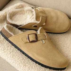 Chaussons mules fourrées en suède beige – confort & semelle antidérapante