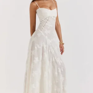 Robe Éclat Élégance – Coupe Fluide & Broderies Florales Chic