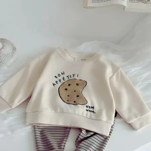 Détails Gourmands & Tenue Confort au Quotidien | L'Ensemble Sweat & Pantalon avec Broderies Cookies & Croissant